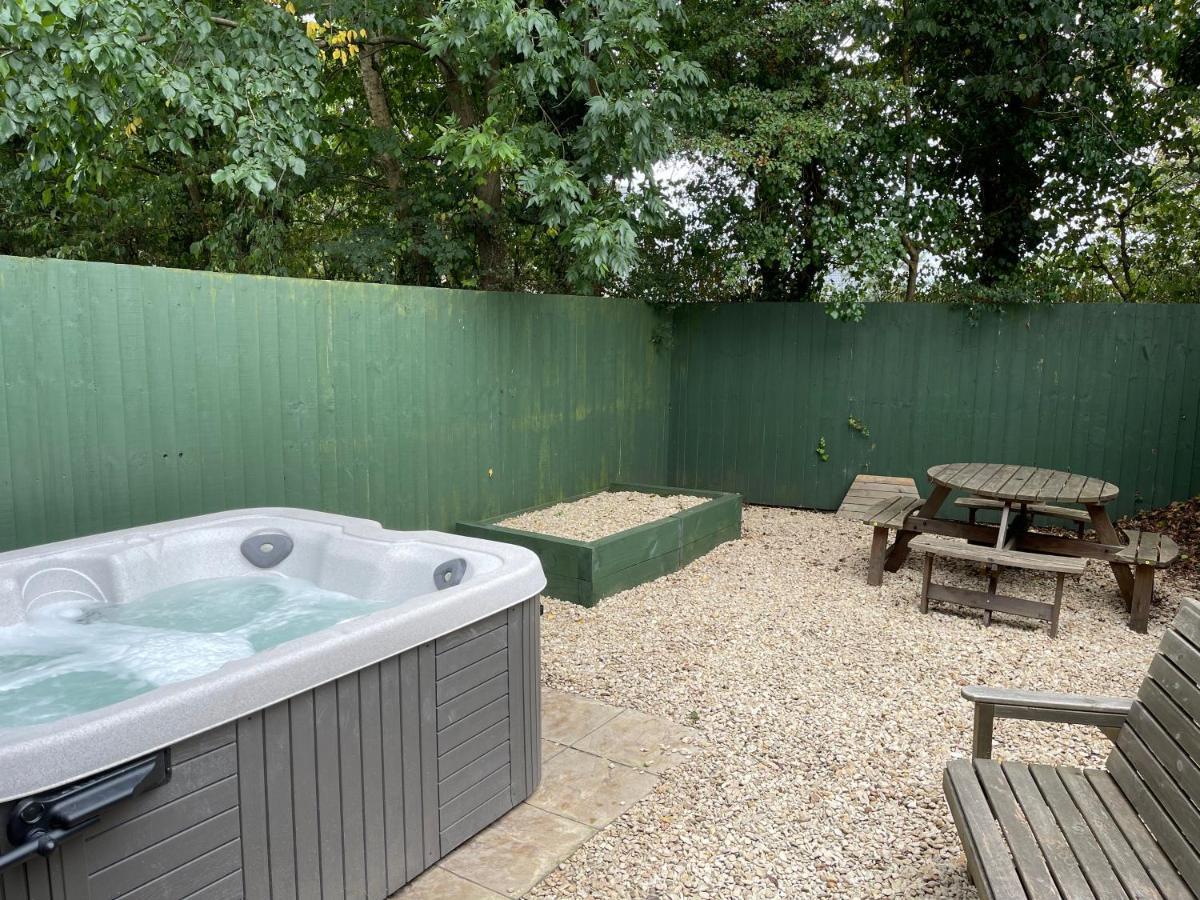Cottage With Hot Tub In Pembrokeshire Haverfordwest Kültér fotó